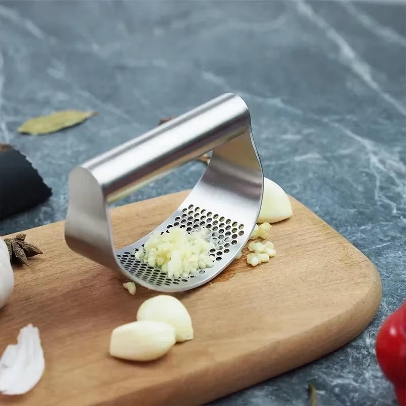 Multi-Function Manual Garlic Press Curved Garlic Grinding Slicer Chopper Stainless Steel Garlic Presses Cooking Gadgets Tool
