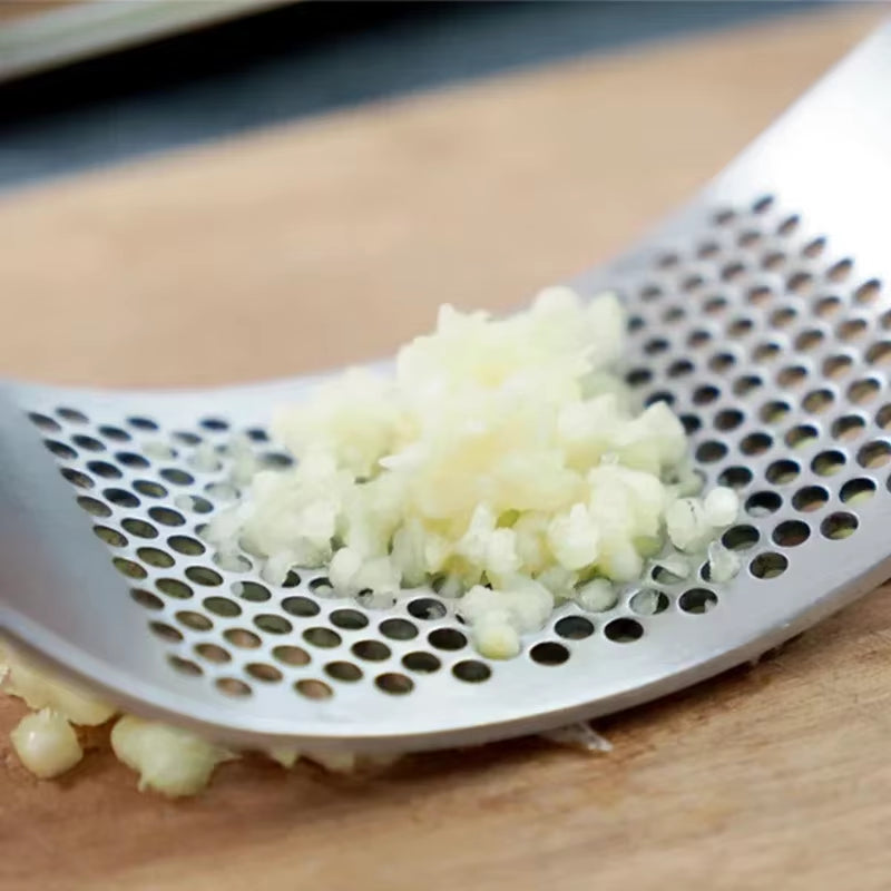 Multi-Function Manual Garlic Press Curved Garlic Grinding Slicer Chopper Stainless Steel Garlic Presses Cooking Gadgets Tool