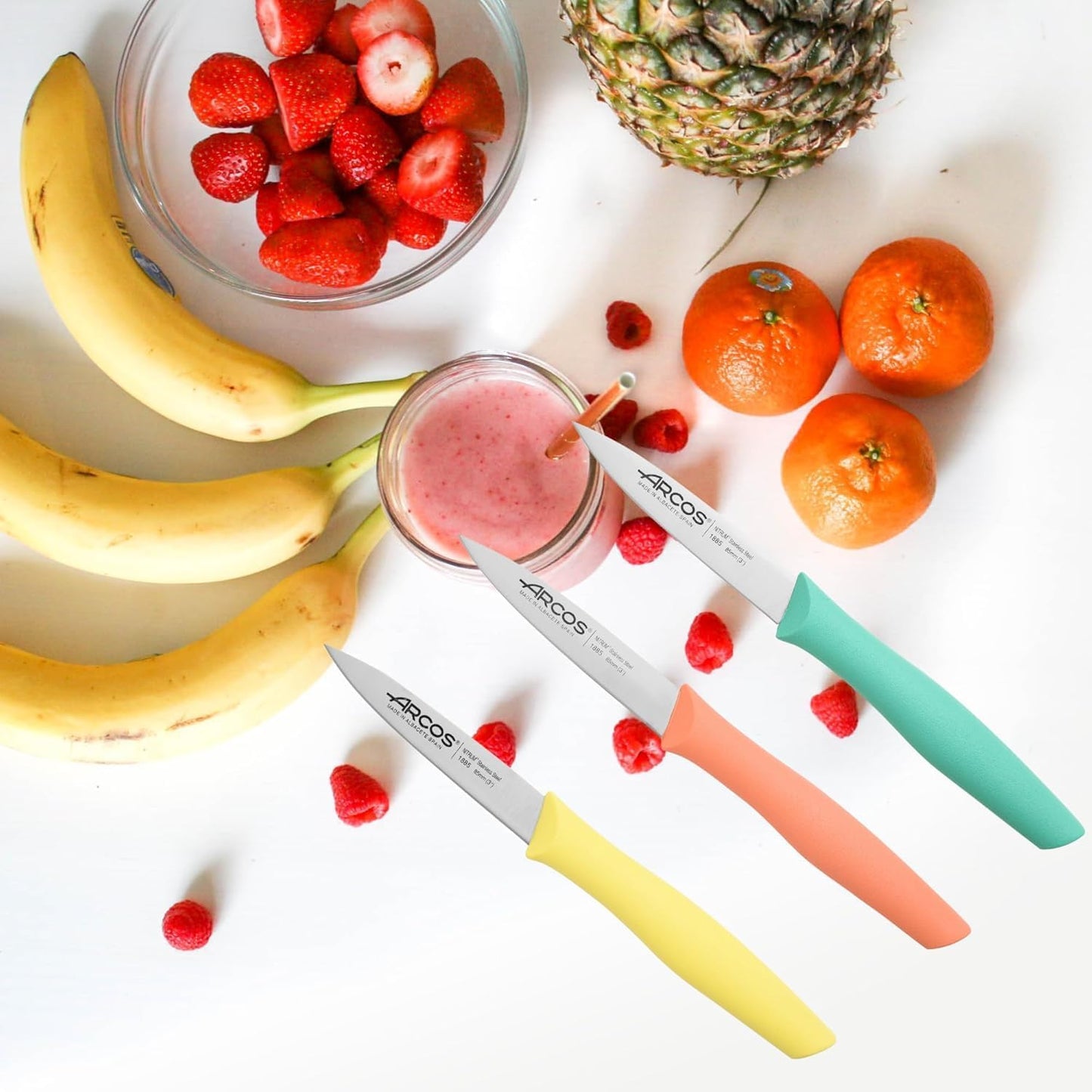Arcos Set Cuchillos Mondadores. 3 Piezas Acero Inoxidable. Cuchillos Cocina Peladores Multicolor Para Pelar Frutas Y Verduras. Mango Ergonómico Polipropileno. Serie Nova. Naranja, Amarillo Y Azul.
